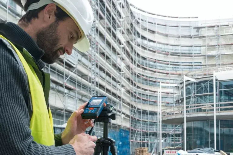 Bosch GLM 100-25 C : test et avis de ce télémètre pro de longue portée